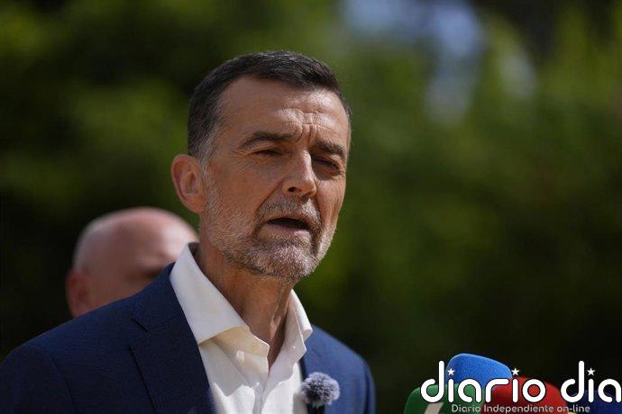 Maíllo reta a Feijóo y Moreno a trasladar la crítica del PP a regularización de migrantes al Papa cuando visite España