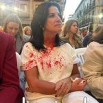 Manifestantes "antifascistas" boicotean el acto de Vox en Granada a gritos y Abascal lo califica de "delito electoral"