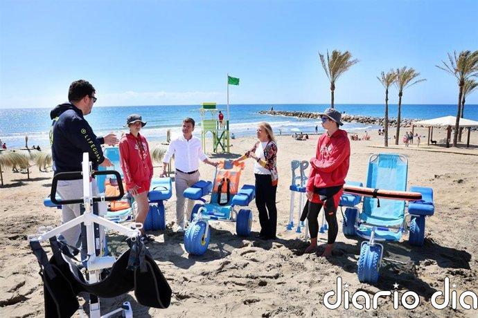 Marbella (Málaga) refuerza la accesibilidad en el litoral del municipio con nueve puntos de baño asistido