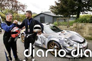 Martínez Abad recorre en un Porsche de competición un tramo del Rallye Festival Hoznayo