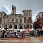 Más de 200 médicos insisten en su reivindicación en Valladolid pese a la lluvia y la "estrategia de desgaste" de Sanidad