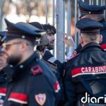 Más de 30 personas son tomadas como rehenes por un grupo de supuestos ladrones en un banco del sur de Italia