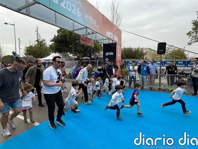 Más de 500 niños se aficionan al 'running' con las carreras infantiles del Medio Maratón de Almería