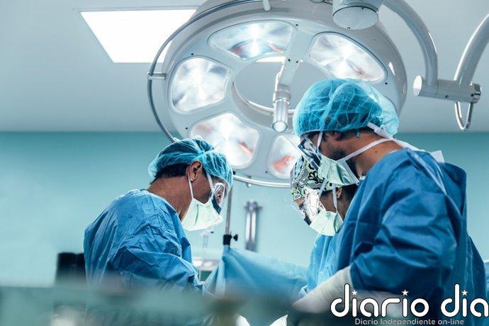 Más de 853.000 pacientes esperaban una operación al cierre de 2025, 20.000 más que seis meses antes