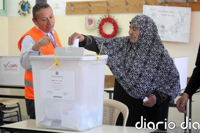 Más de medio millón de palestinos votan en las elecciones municipales