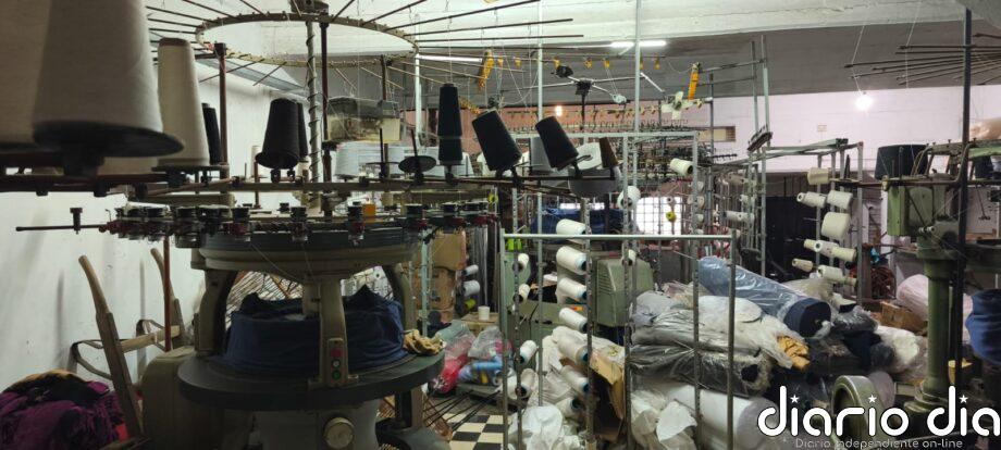 Milei impulsa las importaciones y destruye la industria y el empleo en Argentina