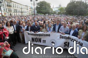 Miles de personas claman en Lugo contra las "prácticas corruptas" y apelan a la responsabilidad de la edil tránsfuga