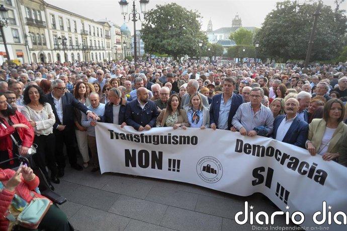 Miles de personas claman en Lugo contra las "prácticas corruptas" y apelan a la responsabilidad de la edil tránsfuga