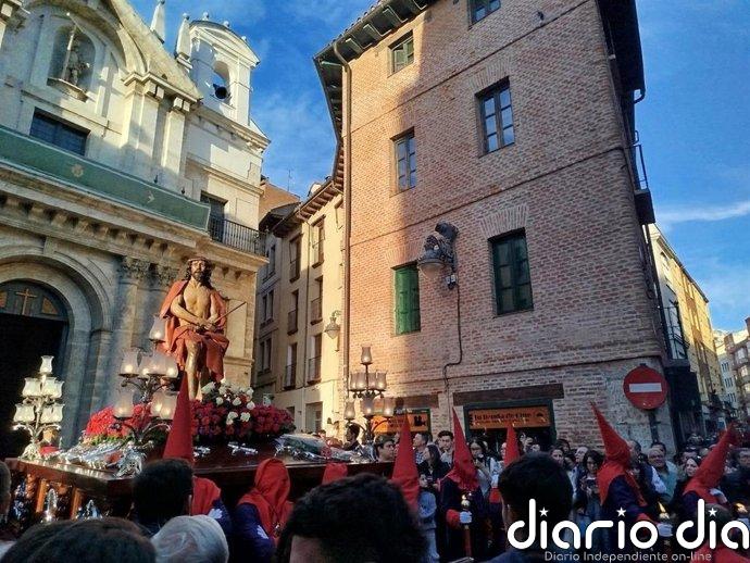 Miles de personas contemplan un año después el 'museo al aire libre' de la Procesión General de Valladolid