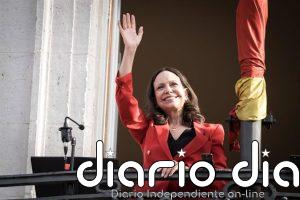 Miles de venezolanos reciben a María Corina Machado en la Puerta del Sol al grito de "¡Libertad!" y "¡Elecciones!"