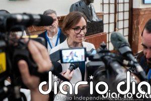 Mónica García subraya que las primarias no son un debate a tener "frente a las cámaras" e insiste en los militantes