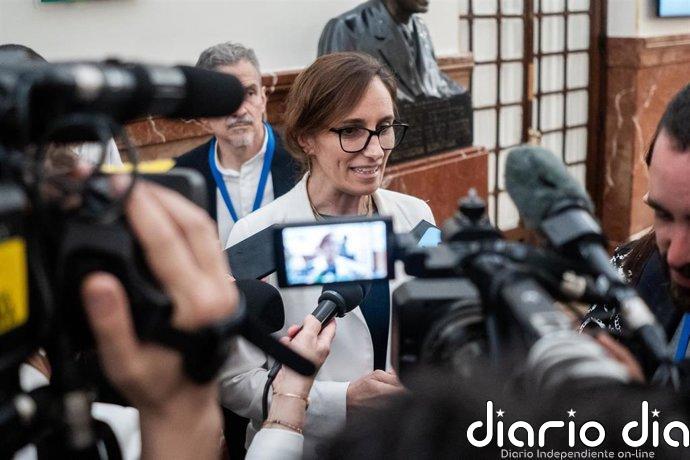 Mónica García subraya que las primarias no son un debate a tener "frente a las cámaras" e insiste en los militantes