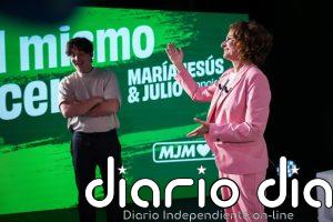 Montero defiende que "le compensa" la política pese a recibir "trato deshumanizado" y críticas "por mujer y andaluza"