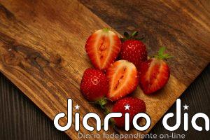 Ni blanqueante ni detergente: cómo quitar la mancha de las fresas de la ropa con ingredientes que tienes en casa