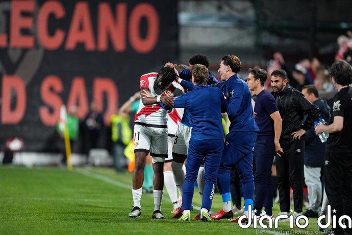 Nteka tumba al Elche y da escapatoria al Rayo