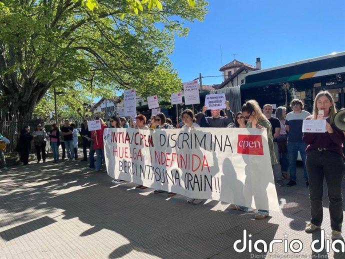 Nueva concentración de trabajadores de INTIA por la "igualdad salarial" del personal subrogado