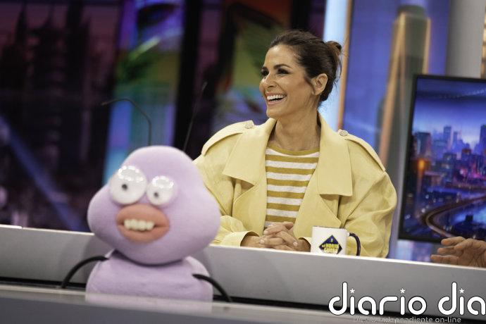 Nuria Roca luce en ‘El Hormiguero’ la chaqueta más versátil -en amarillo mantequilla- de la temporada