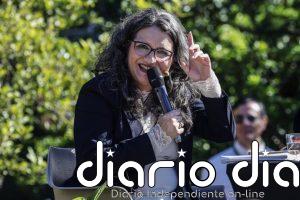 Oltra apoya los movimientos a la izquierda del PSOE pero asegura: "España es muy grande; amo València y me hace ilusión"