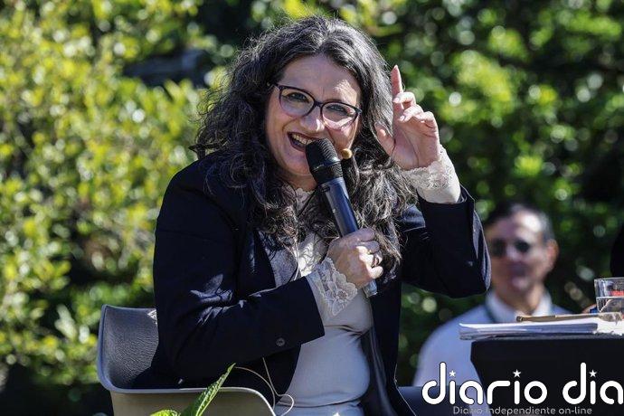 Oltra apoya los movimientos a la izquierda del PSOE pero asegura: "España es muy grande; amo València y me hace ilusión"