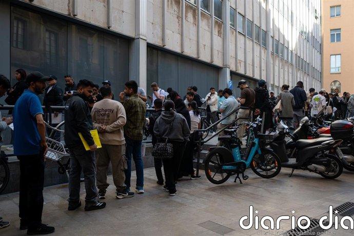 ONG pide "paciencia" a los migrantes que quieren acceder a la regularización ante una "afluencia muy numerosa"