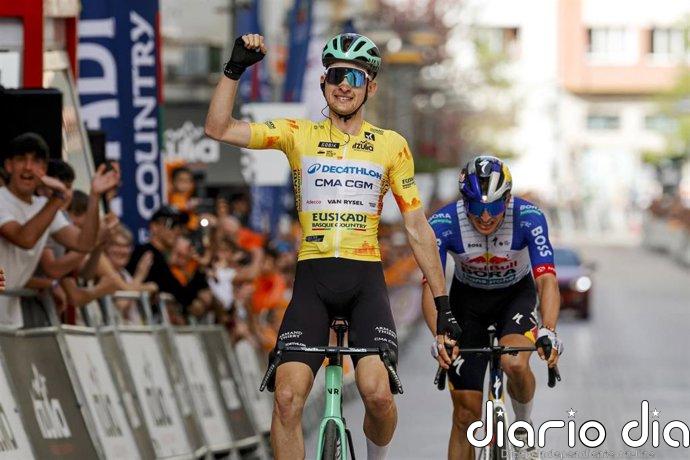 Paul Seixas acaba con la sequía francesa en vueltas por etapas en la Itzulia