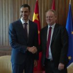 Pedro Sánchez acaba su viaje en China con una reunión con empresarios