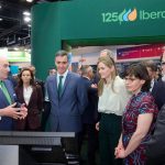 Pedro Sánchez y Sara Aagesen visitan el stand de Iberdrola en WindEurope 2026