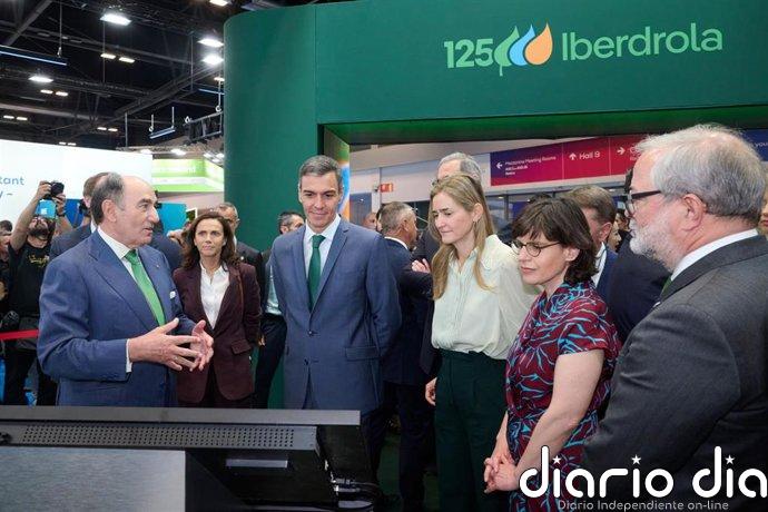 Pedro Sánchez y Sara Aagesen visitan el stand de Iberdrola en WindEurope 2026