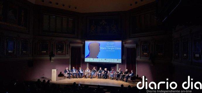 Personalidades del mundo de la cultura homenajean a Vargas Llosa: "Le quedaba chica la vida"