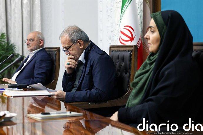 Pezeshkian asegura que Irán está "totalmente dispuesto a llegar a un acuerdo equilibrado y justo" con EEUU