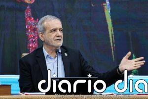 Pezeshkian cuestiona la voluntad de EEUU de negociar y sospecha de un nuevo ataque