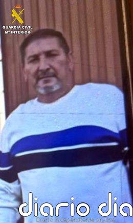 Piden colaboración para localizar al presunto autor del homicidio de un joven en Adra (Almería) en 2025