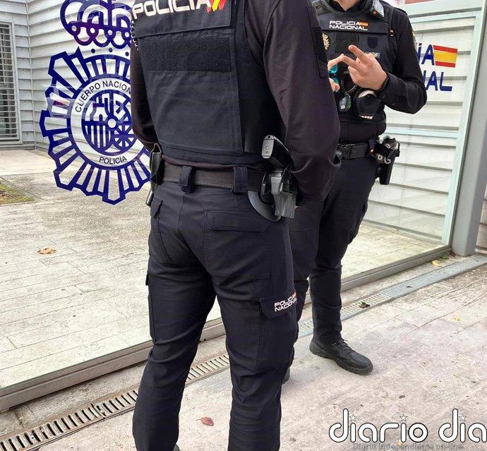 Policía Nacional evita que varios migrantes asalten la Embajada de Gambia para conseguir certificado de vulnerabilidad