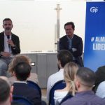 PP valora los "avances" de la agricultura en Almería en un encuentro con jóvenes:"Es el espejo donde todo el mundo mira"