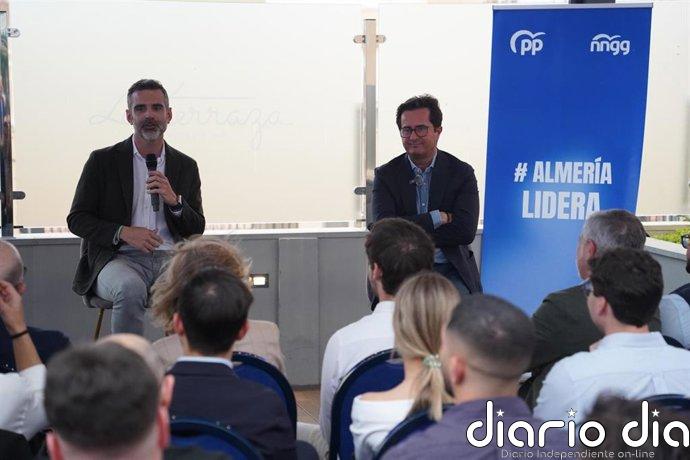 PP valora los "avances" de la agricultura en Almería en un encuentro con jóvenes:"Es el espejo donde todo el mundo mira"