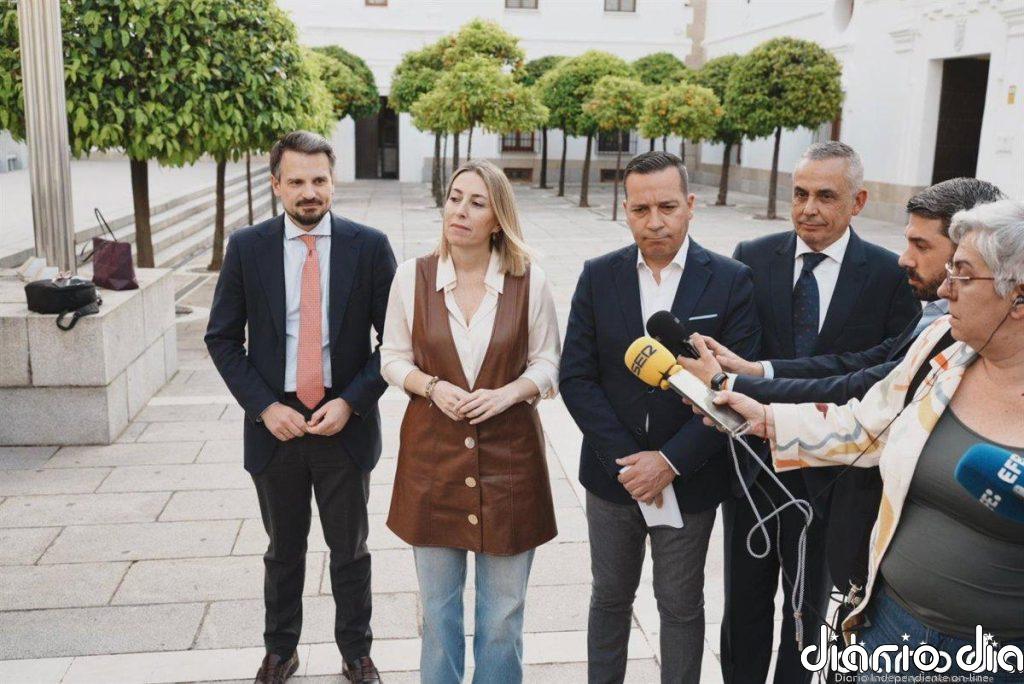 PP y Vox cierran un acuerdo de gobierno en Extremadura, con Vicepresidencia y dos consejerías para los de Abascal
