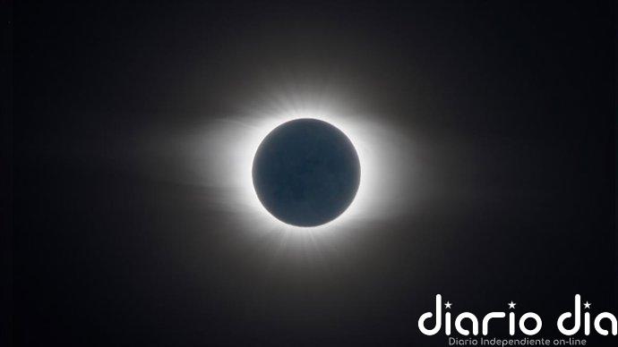 Protege tus ojos del eclipse solar total: la única forma segura de verlo es con gafas homologadas