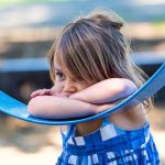 Qué es el 'masking' en niñas con autismo: el motivo oculto por el que miles pasan años sin diagnóstico