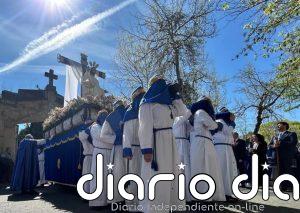 Recogimiento y aplausos: la Procesión del Resucitado brilla por el sol y por la laboriosidad de su salida