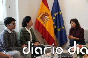 Rego traslada el apoyo del Gobierno a Kian, el alumno de 14 años al que EEUU ha prohibido la entrada