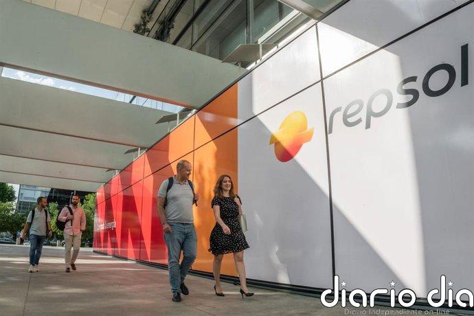 Repsol sube un 3% al calor del alza de los precios del petróleo, que roza ya los 96 dólares