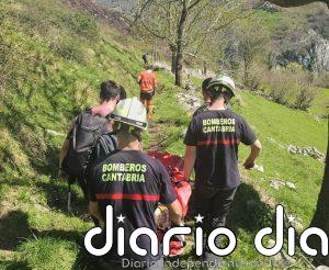 Rescatada una mujer que había sufrido una crisis de vértigos en una ruta de Miera