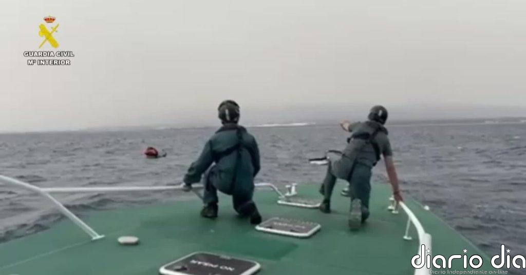 Rescatado un deportista en apuros que practicaba wing foil frente a la costa de Cabo de Gata