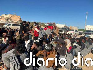 Rescatados más de 400 migrantes a bordo de diez embarcaciones frente a las costas de Libia