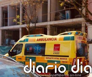 Rescatan a una mujer atrapada en el interior de un vehículo después de volcar en Alcorcón