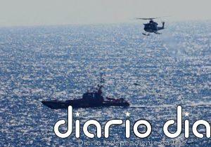 Rescatan una neumática con 22 migrantes en aguas próximas a Lanzarote