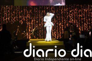 Rodrigo Cuevas triunfa en inicio de gira y convierte Avilés en un gran cabaret de "belleza y panoyes"