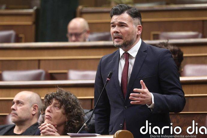 Rufián tilda de "racistas" a quienes hablan de prioridad nacional: "No debería ser decente ni legal"