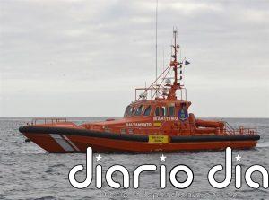 Salvamento Marítimo intercepta una embarcación con 60 inmigrantes magrebíes al este de Lanzarote
