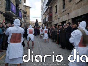 San Vicente de la Sonsierra vuelve a hacer posible el rito único de los 'Picaos' con 13 disciplinantes